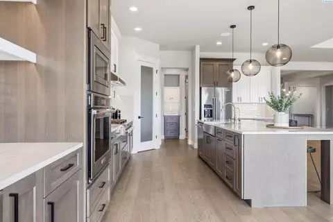 Kitchen - 2319 Skyview Loop, Richland, WA 99352 photo 6 of 7