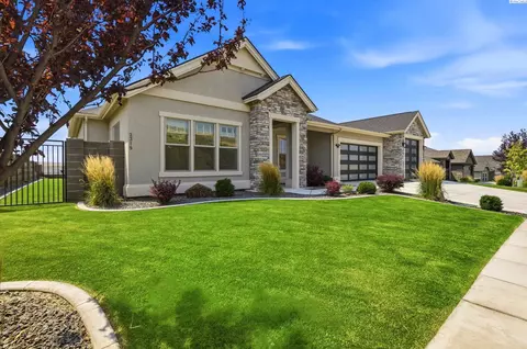Exterior - 2319 Skyview Loop, Richland, WA 99352 photo 4 of 9
