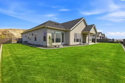 Exterior - 2319 Skyview Loop, Richland, WA 99352 photo 6 of 9