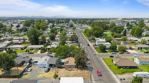 View/Area - 1735 N 18th Dr, Pasco, WA 99301 photo 3 of 9