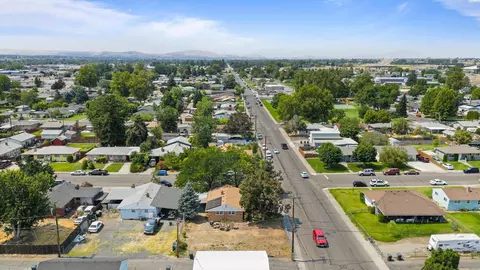 View/Area - 1735 N 18th Dr, Pasco, WA 99301 photo 3 of 9
