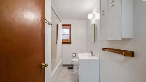 Bath - 1735 N 18th Dr, Pasco, WA 99301 photo 1 of 3