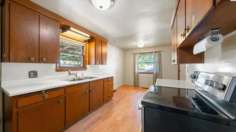 Kitchen - 1735 N 18th Dr, Pasco, WA 99301 photo 2 of 3
