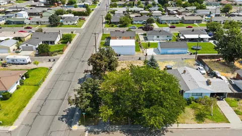 View/Area - 1735 N 18th Dr, Pasco, WA 99301 photo 8 of 9
