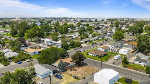 View/Area - 1735 N 18th Dr, Pasco, WA 99301 photo 2 of 9