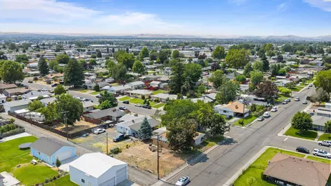 View/Area - 1735 N 18th Dr, Pasco, WA 99301 photo 5 of 9