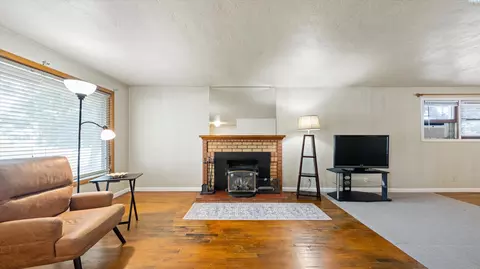 Living - 1735 N 18th Dr, Pasco, WA 99301 photo 1 of 5