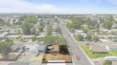 View/Area - 1735 N 18th Dr, Pasco, WA 99301 photo 4 of 9