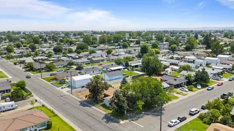 View/Area - 1735 N 18th Dr, Pasco, WA 99301 photo 7 of 9