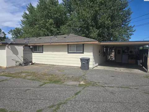 1701 W 5th Ave, Kennewick, WA 99336