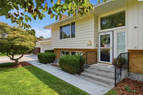 2108 Hoxie Ave, Richland, WA 99354