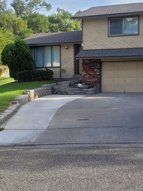 3287 W 9th Pl, Kennewick, WA 99336