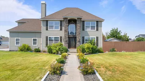 1601 S Highlands Blvd, West Richland, WA 99353