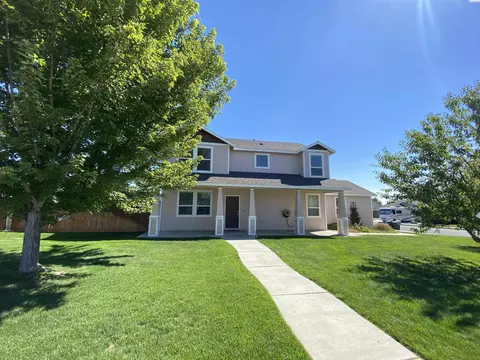 2002 Diamond Head Way, West Richland, WA 99353