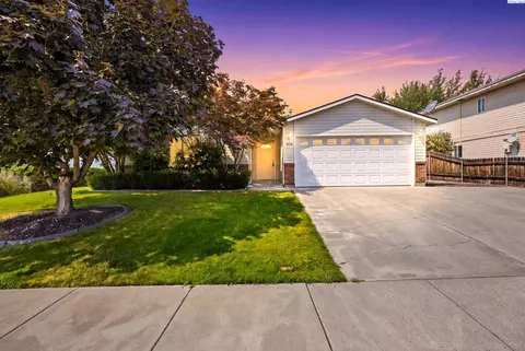 904 S Arthur Pl, Kennewick, WA 99336