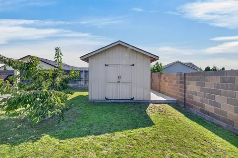 Exterior - 2534 E Helena St, Pasco, WA 99301 photo 3 of 6