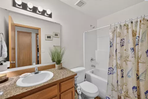 Bath - 2534 E Helena St, Pasco, WA 99301 photo 2 of 2