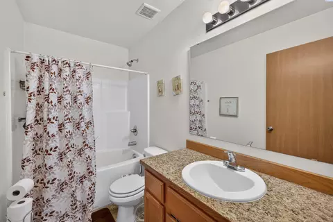 Bath - 2534 E Helena St, Pasco, WA 99301 photo 1 of 2