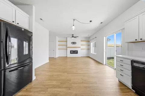 Living - 1441 SW Junegrass Ln, Pullman, WA 99163 photo 4 of 4