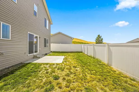 Exterior - 1441 SW Junegrass Ln, Pullman, WA 99163 photo 4 of 5