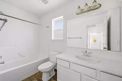 Bath - 1441 SW Junegrass Ln, Pullman, WA 99163 photo 2 of 2