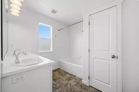 Bath - 1441 SW Junegrass Ln, Pullman, WA 99163 photo 1 of 2