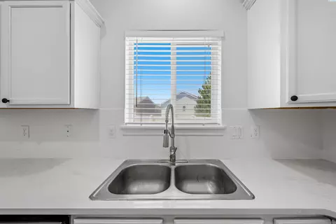 Kitchen - 1441 SW Junegrass Ln, Pullman, WA 99163 photo 3 of 4