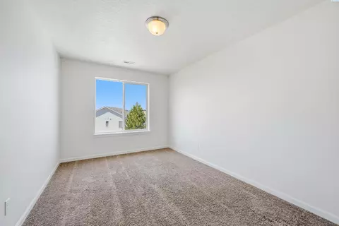 Bedroom - 1441 SW Junegrass Ln, Pullman, WA 99163 photo 5 of 6