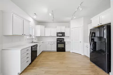 Kitchen - 1441 SW Junegrass Ln, Pullman, WA 99163 photo 1 of 4