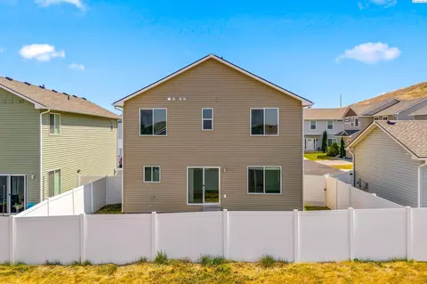 Exterior - 1441 SW Junegrass Ln, Pullman, WA 99163 photo 5 of 5