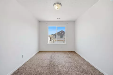 Bedroom - 1441 SW Junegrass Ln, Pullman, WA 99163 photo 4 of 6