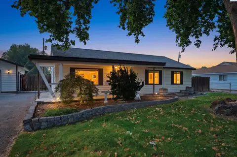704 Birch Ave, Richland, WA 99352
