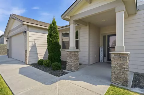 7025 Collins Rd, West Richland, WA 99353