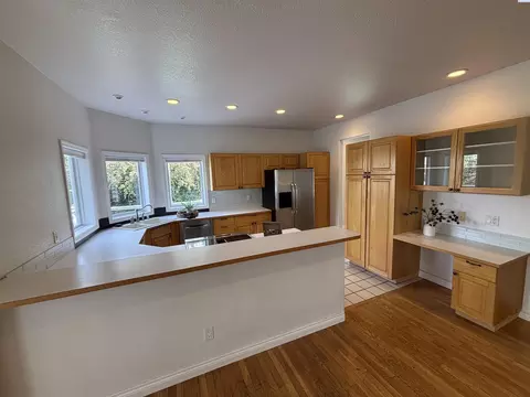 Kitchen - 320 NW Brandon Dr, Pullman, WA 99163 photo 1 of 2