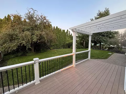 Exterior - 320 NW Brandon Dr, Pullman, WA 99163 photo 2 of 7