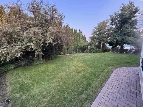 Exterior - 320 NW Brandon Dr, Pullman, WA 99163 photo 4 of 7