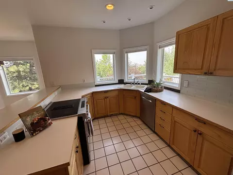 Kitchen - 320 NW Brandon Dr, Pullman, WA 99163 photo 2 of 2
