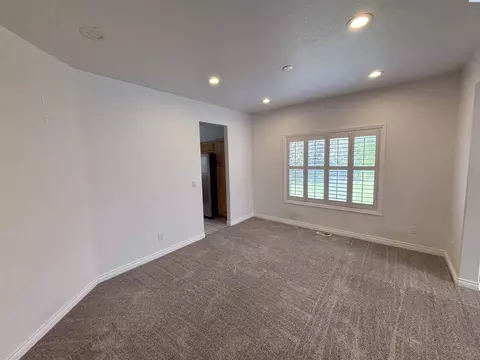 Living - 320 NW Brandon Dr, Pullman, WA 99163 photo 2 of 5