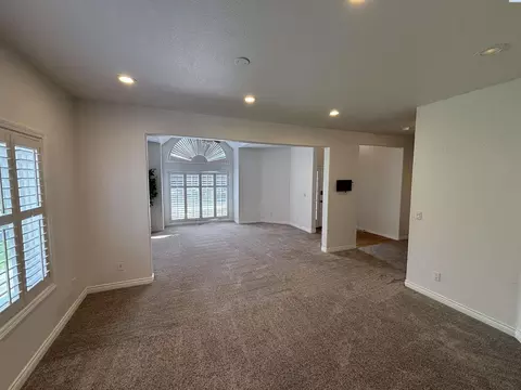 Living - 320 NW Brandon Dr, Pullman, WA 99163 photo 3 of 5