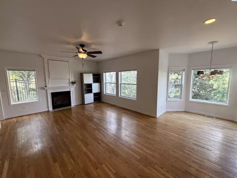 Living - 320 NW Brandon Dr, Pullman, WA 99163 photo 4 of 5
