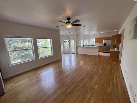 Living - 320 NW Brandon Dr, Pullman, WA 99163 photo 5 of 5