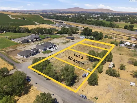 6834 NE 2nd St, Benton City, WA 99320
