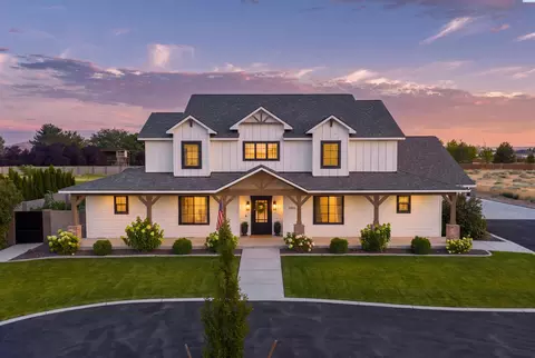 5601 Grant St, West Richland, WA 99353