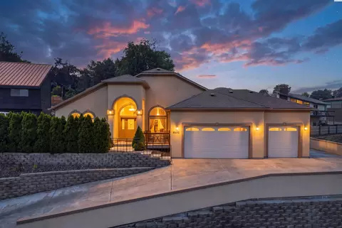 4455 King Dr, West Richland, WA 99353
