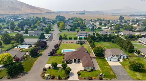 5706 Glenbrook Loop, West Richland, WA 99353