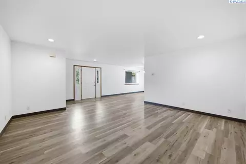 Living - 445-447 NW North St, Pullman, WA 99163 photo 5 of 6