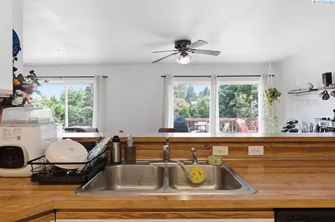 Kitchen - 445-447 NW North St, Pullman, WA 99163 photo 4 of 8
