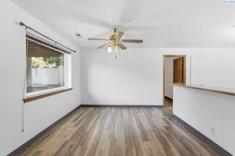 Living - 445-447 NW North St, Pullman, WA 99163 photo 4 of 6