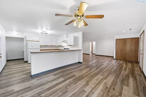 Living - 445-447 NW North St, Pullman, WA 99163 photo 2 of 6