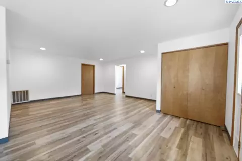 Living - 445-447 NW North St, Pullman, WA 99163 photo 6 of 6